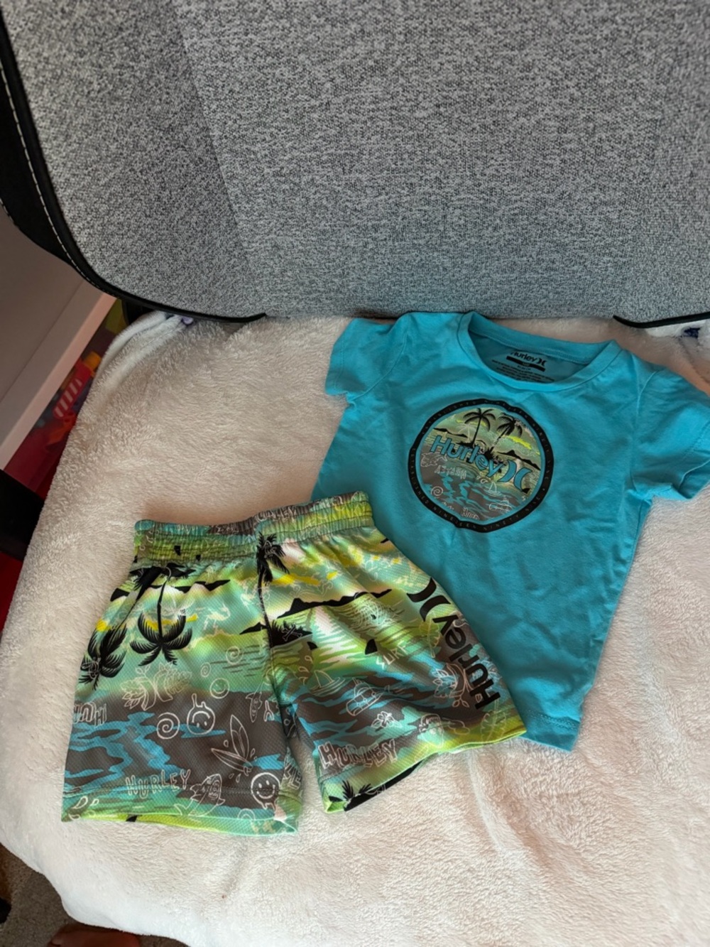 7 Piece Lot of Toddler Boys Clothing. Size 18M.